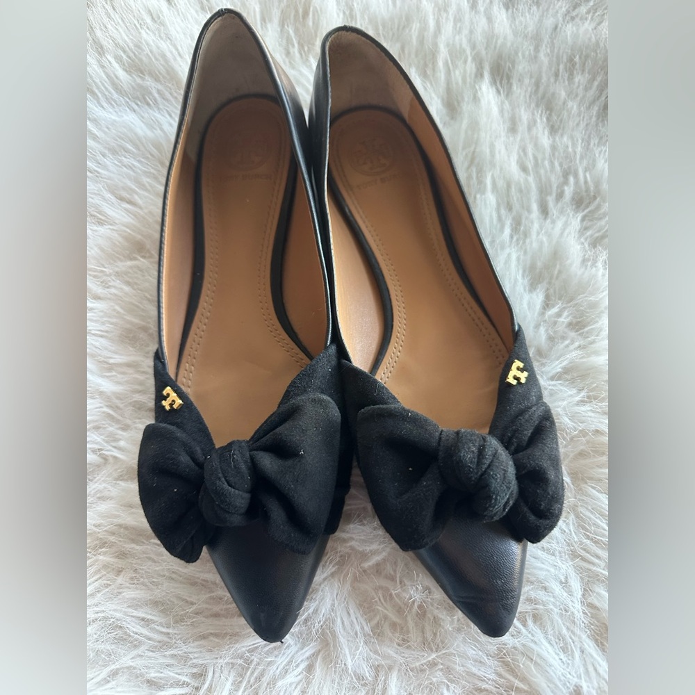 Tory Burch Eleanor size 7 Black Flats with Bow Accent pointy toe suede - Picture 1 of 16